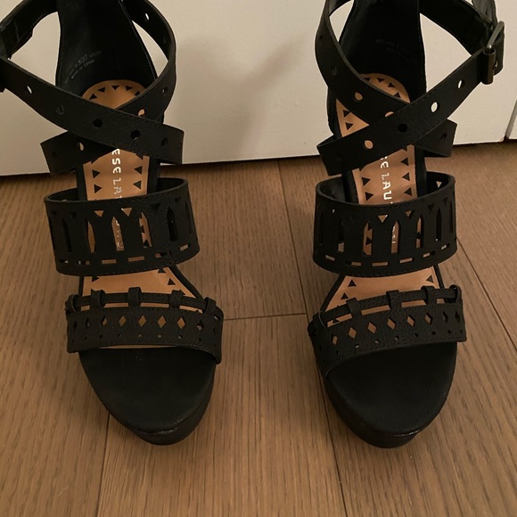 Chinese Laundry black wedges - Picture 2 of 5